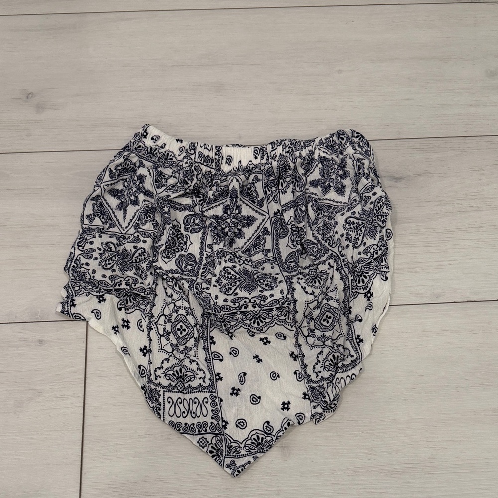 Elegant Black and White Patterned Women's Tunic
